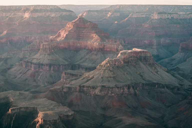 Dybe kløfter så langt øjet rækker i Grand Canyon