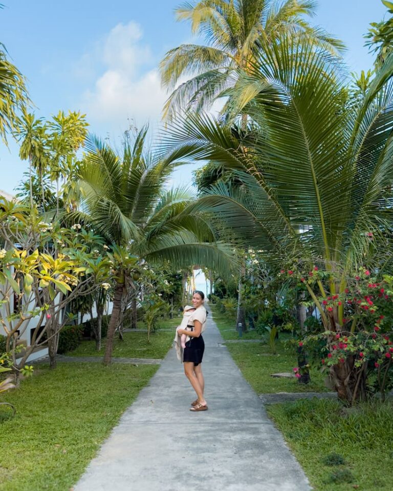 Gangen mod stranden på Marina Beach Resort på Lamai, Koh Samui