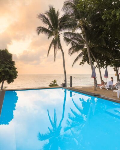 Poolen lige ud til Lamai på Marina Beach Resort