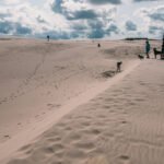 Børn der leger i sandet ved Råbjerg Mile