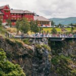 Udsigtspunktet med Fossli Hotel i baggrunden