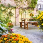 Den hyggelige gårdhave på Old Town Hotel