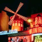 Kabaretshow på Moulin Rouge - guide til de bedste seværdigheder og oplevelser i Paris
