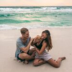 Alex & Victoria med hund på stranden