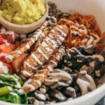 Vegansk sund salat med tempeh