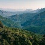 Udsigt fra vandreturen ned til Gola di Gorropu, der viser, hvor kuperet landskabet i området er