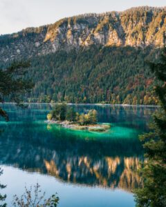 Eibsee med Zugspitze i baggrunden