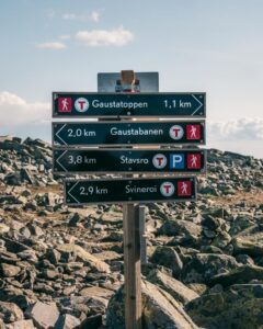 Vandreruter der leder til Gaustatoppen