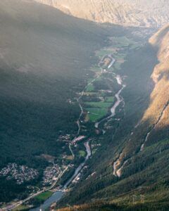 Byen Rjukan set fra Gaustatoppen