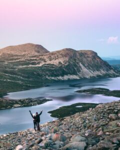 Alex & Victoria med udsigt fra Gaustatoppen