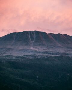Gaustatoppen i solnedgangen