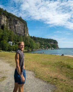 Alex er så klar til at hoppe i vandet i Sydnorge