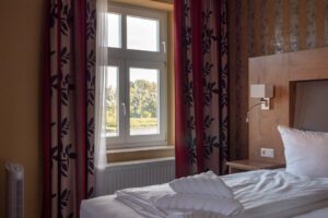 Vores værelse med direkte flodkig på Gasthaus Zum Anker