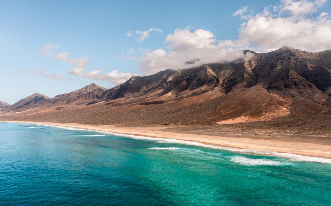 Hvor skal man bo på Fuerteventura? De bedste områder & hoteller