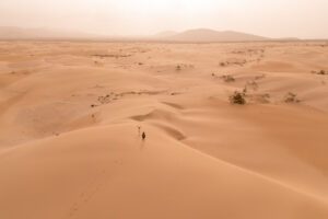 Alexander & Victoria i Corralejo-ørkenen på Fuerteventura