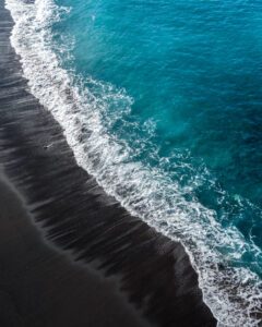 Sort sandstrand i Ajuy på Fuerteventura