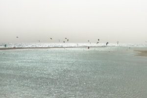 Windsurfere og kitesurfere ved Sotavento-lagunen