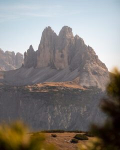 Udsigten mod ikoniske Tre Cime di Lavaredo