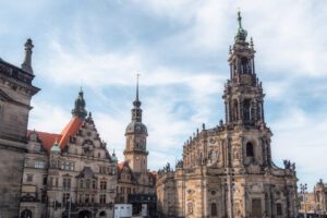 Dresden rejseguide: 21 bedste oplevelser & seværdigheder Katholische Hofkirche (Dresden Katedral)