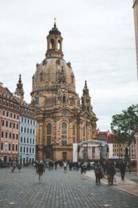 Frauenkirche på den hyggelige plads Neumarkt.