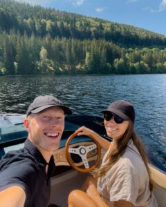 Alex & Vic i e-yacht på Titisee