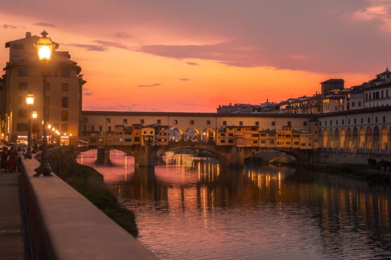 Ponte Vecchio i solnedgangen