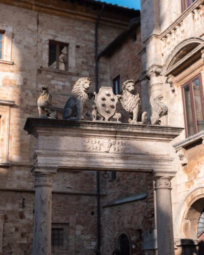 Montepulciano detaljer på Piazza Grande