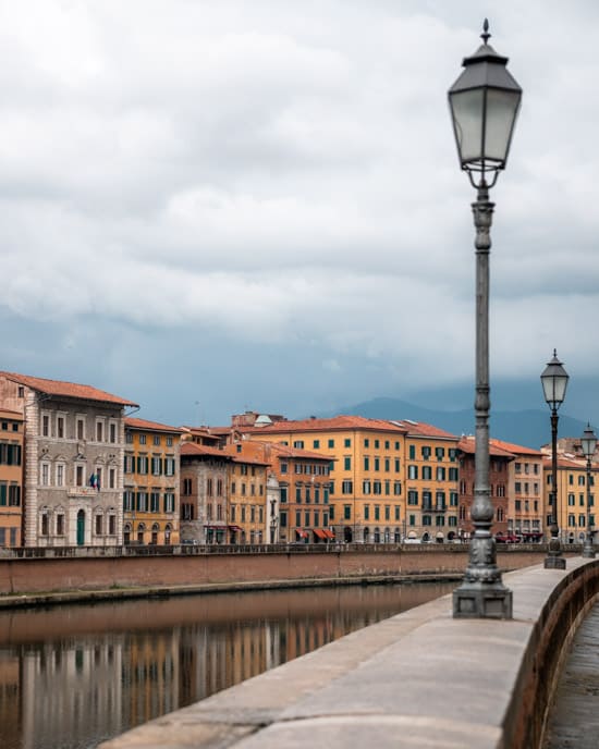 Arno-floden i Pisa