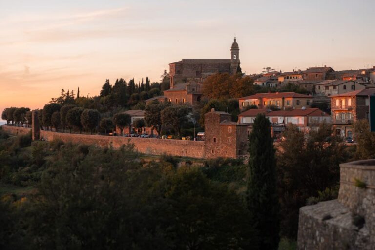 Montalcino udsigt i solnedgangen