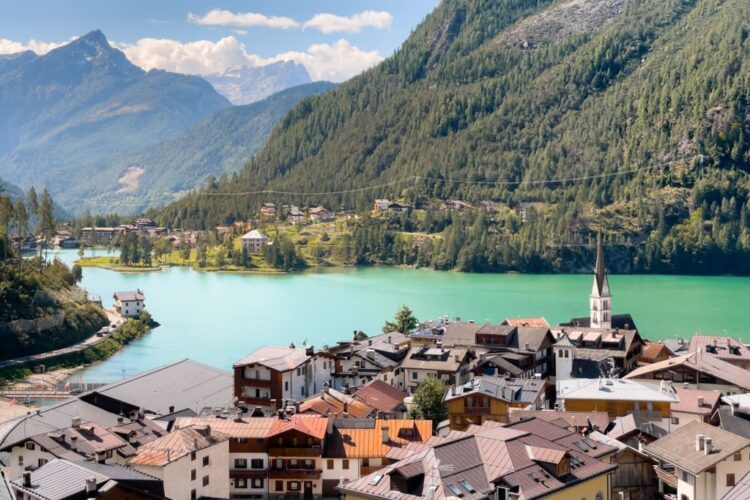 Alleghe i Dolomitterne