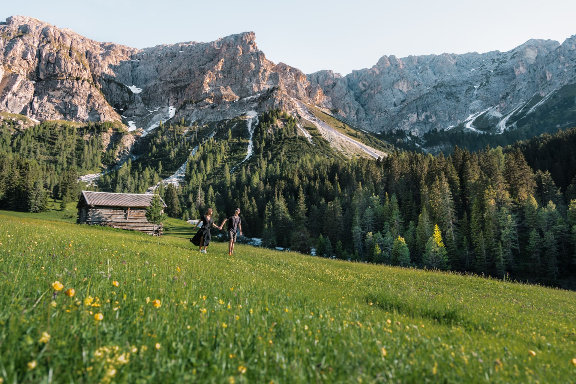Hvor skal man bo i Dolomitterne? De bedste områder & hoteller til vandreture og skiferier