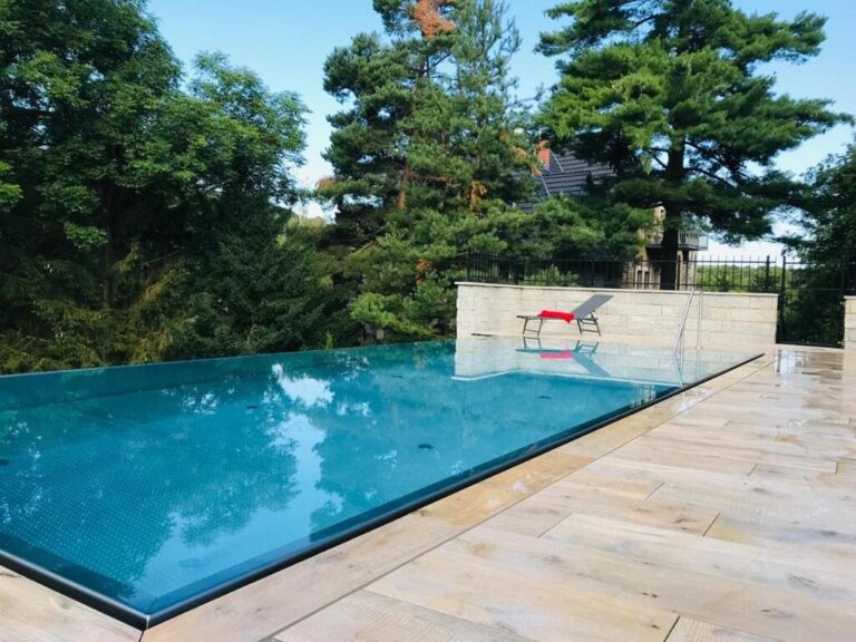Pool hos Schlosshotel Stecklenberg