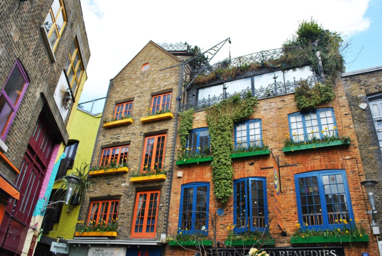 De farverige bygninger i Neal's Yard
