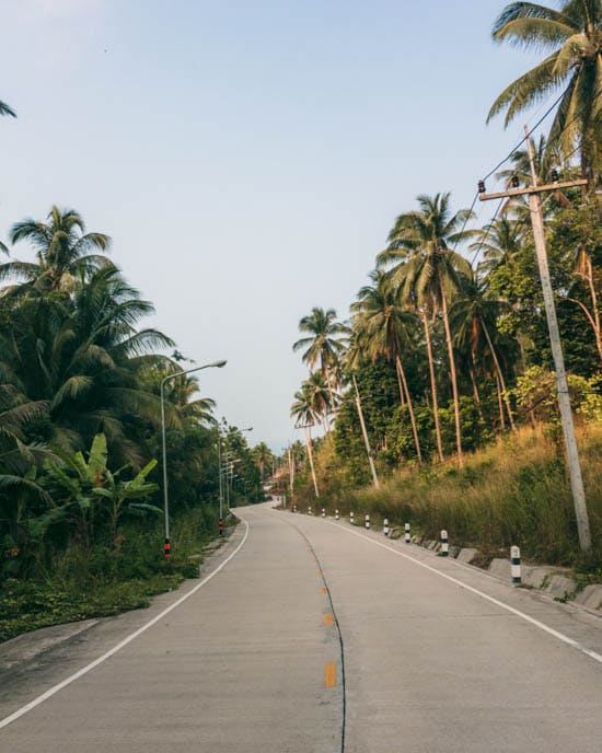Trafikken på Koh Phangan er generelt meget let, og vejforholdene er gode