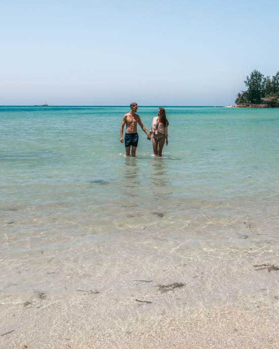 Alex og Victoria på Sri Thanu Beach