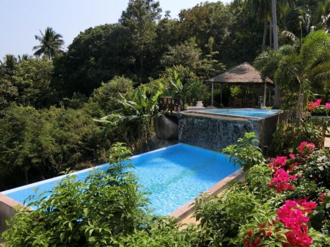 Pool med udsigt hos Suan Sawan Ocean View