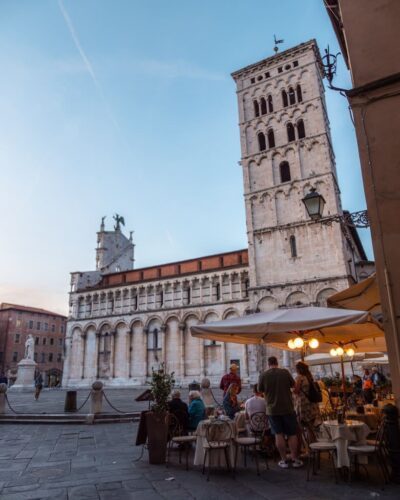 Piazza San Michele og kirken i Lucca