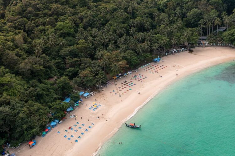Freedom Beach set fra droneperspektiv