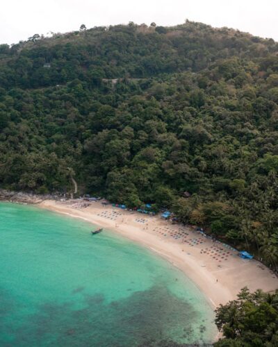 Freedom Beach dronebillede fra den anden side