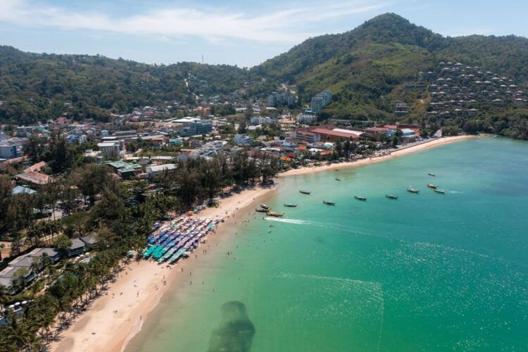 Kamala strand fra nord mod syd