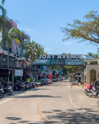Boat Avenue Phuket i Cherngtalay