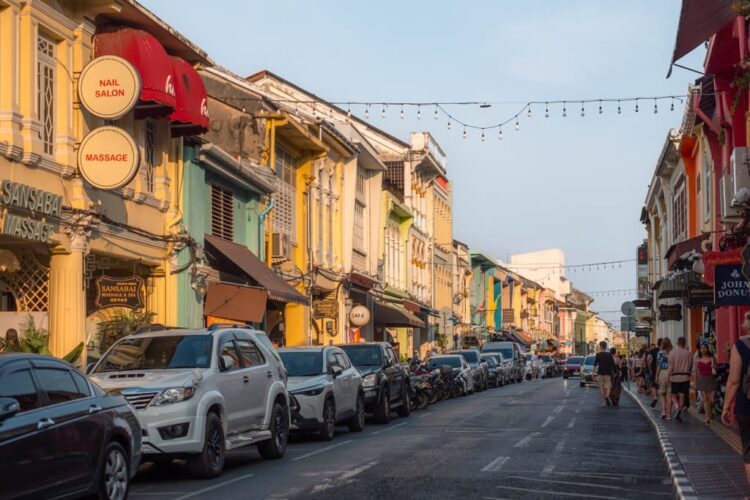 De fine farverige huse i Phuket Old Town