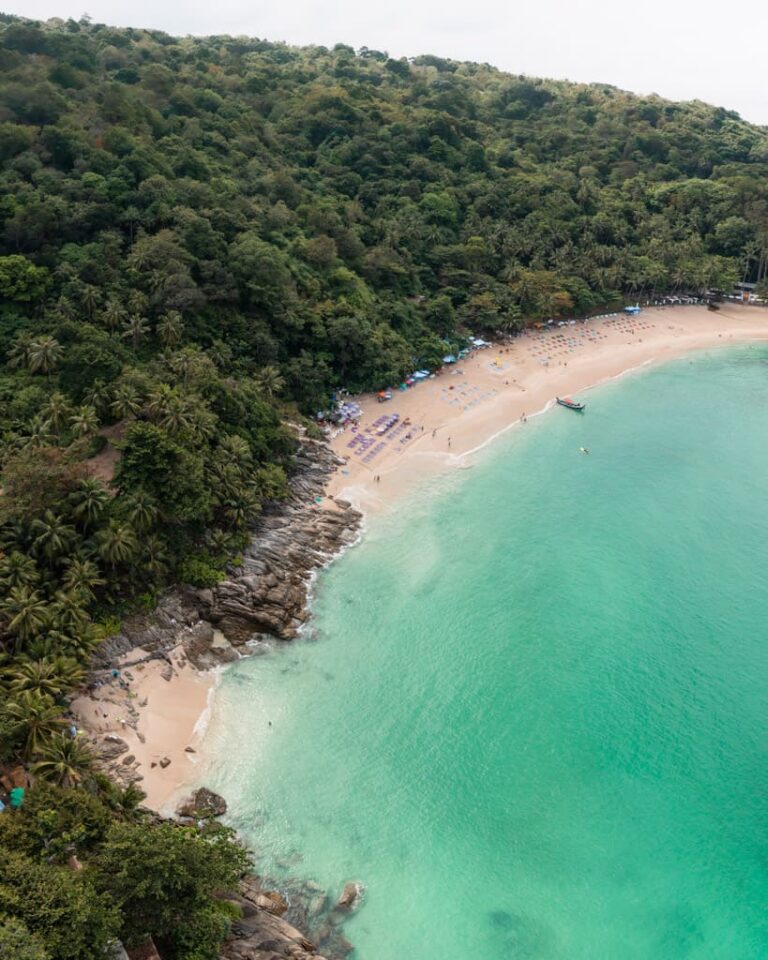 Strand på Phuket set fra oven i januar