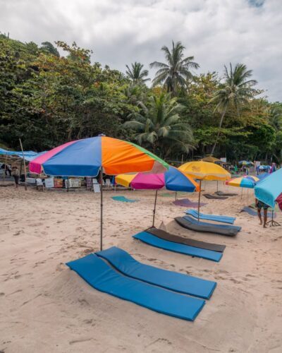 Solstole direkte på sandet