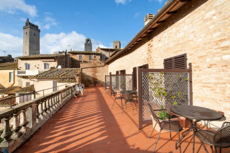 Deleterasse hos La Cisterna i San Gimignano