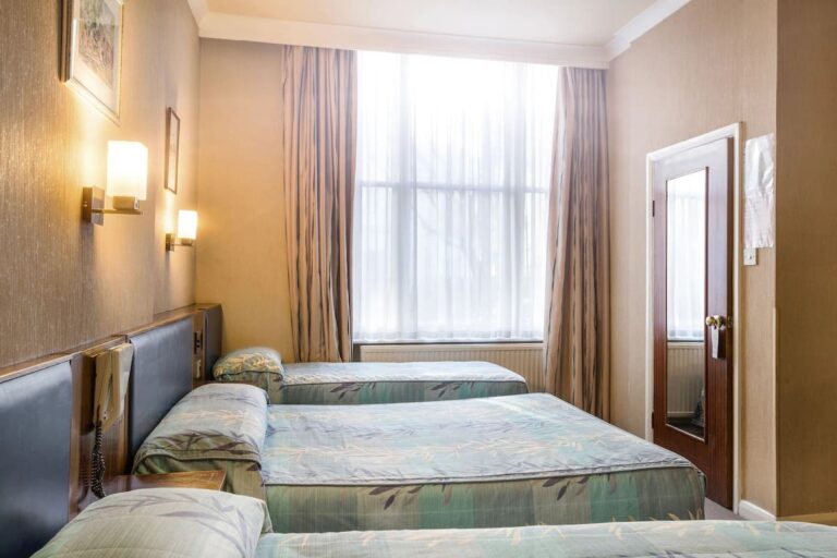 Familieværelse hos Mitre House Hotel
