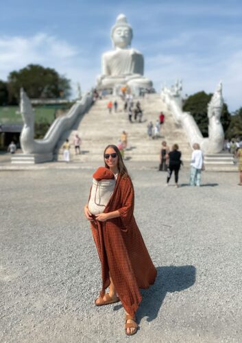 Victoria foran Big Buddha på Phuket