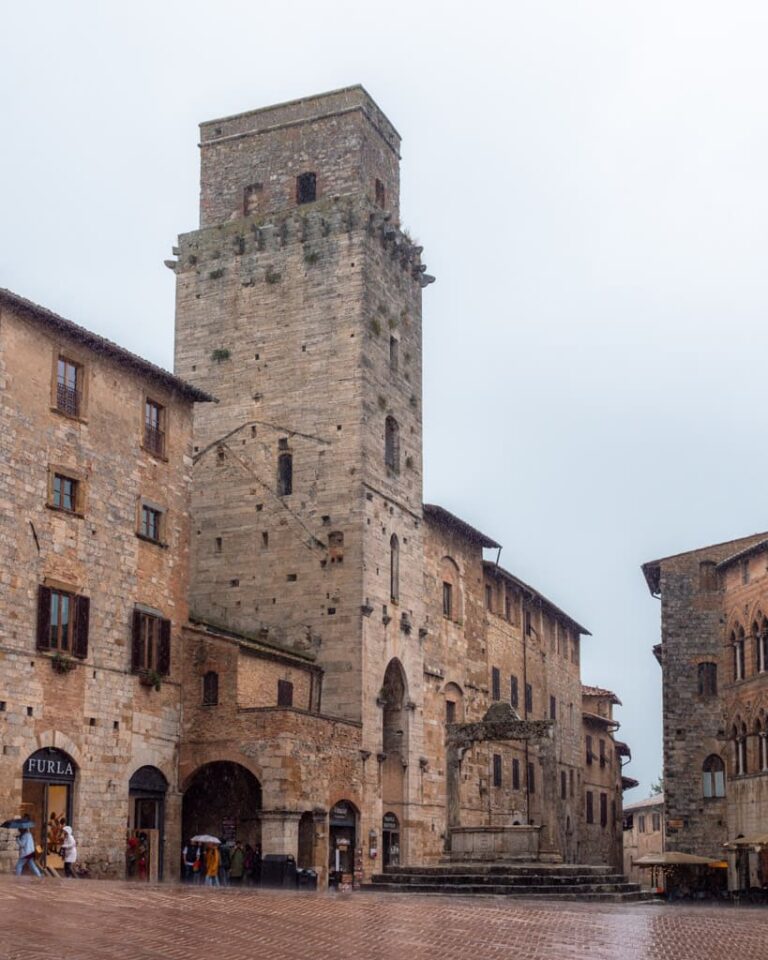 Piazza della Cisterna i San Gimignano
