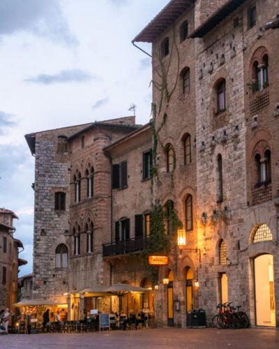 Piazza della Cisterna i San Gimignano