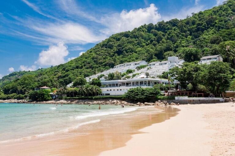 Stranden ved The Nai Harn